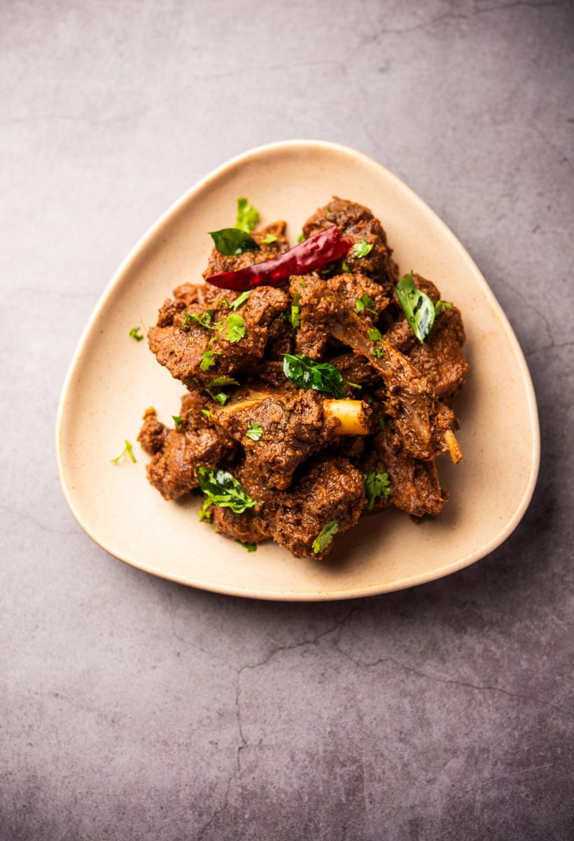 Sukha mutton or chicken, dry spicy Murgh or goat meat served in a plate or bowl